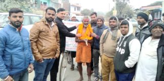 सर्दी पर भारी शिव भक्त की आस्था, 1600 किलोमीटर की दंडवत यात्रा पूरी करके करेंगे बाबा बर्फानी के दर्शन