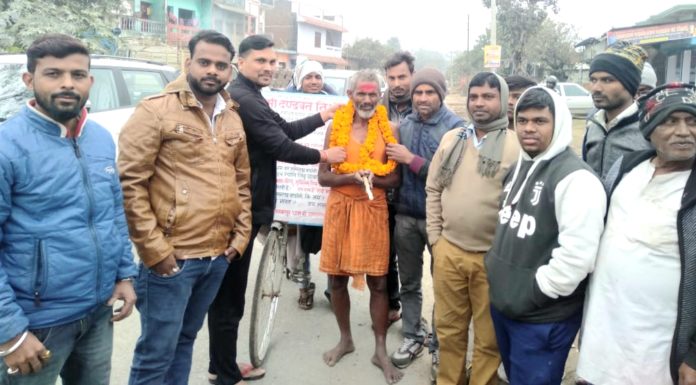 सर्दी पर भारी शिव भक्त की आस्था, 1600 किलोमीटर की दंडवत यात्रा पूरी करके करेंगे बाबा बर्फानी के दर्शन