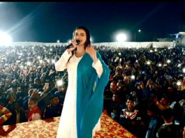 Gorakhpur: рд╢реЛ рдореЗрдВ рдирд┐рд░рд╛рд╢ рд╣реБрдП рднреЛрдЬрдкреБрд░реА рдПрдХреНрдЯреНрд░реЗрд╕ рдЕрдХреНрд╖рд░рд╛ рд╕рд┐рдВрд╣ рдХреЗ рдлреИрдВрд╕, рдЖрдпреЛрдЬрдХреЛрдВ рдкрд░ рдЕрднрд┐рдиреЗрддреНрд░реА рдиреЗ рд▓рдЧрд╛рдП рдЧрдВрднреАрд░ рдЖрд░реЛрдк