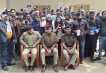 Gorakhpur: पुलिस ने लौटाए 5 लाख रुपए के मोबाइल फोन, 41 के चेहरों पर खिली खुशी