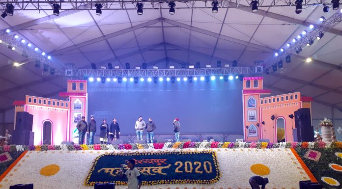 सुबह हो महोत्सव का आगाज शानदार, इसलिए तैयारियां चलती रही रातभर