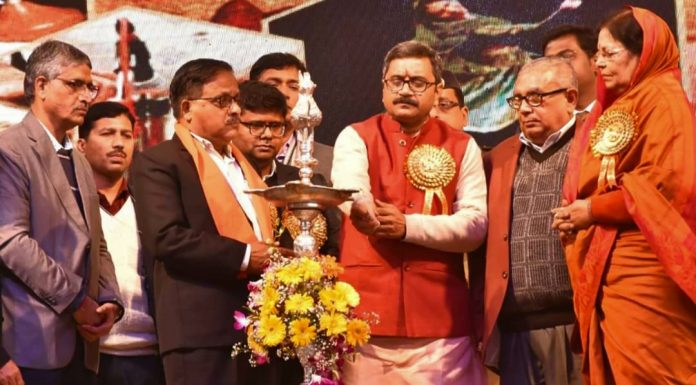 गोरखपुर महोत्सव का भव्य आगाज़: पर्यटन मंत्री ने किया इनॉगरेशन