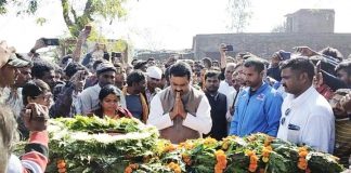 शहीद सीआरपीएफ़ जवान को सलामी देने उमड़ा जन सैलाब, सांसद- विधायक सहित बड़ी तादाद में लोग रहे मौजूद