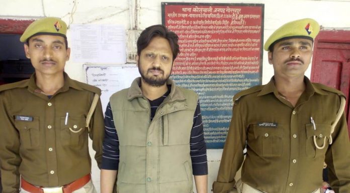 बाथरूम में पिता को गोलियों से भूनकर बोला बेटा, कर लिया सुसाइड