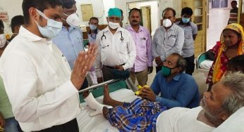 पीएम के बर्थडे पर विधायक ने जिला अस्पताल में किया फल वितरण, मरीजों से पूछा: कैसी है यहां की व्यवस्था