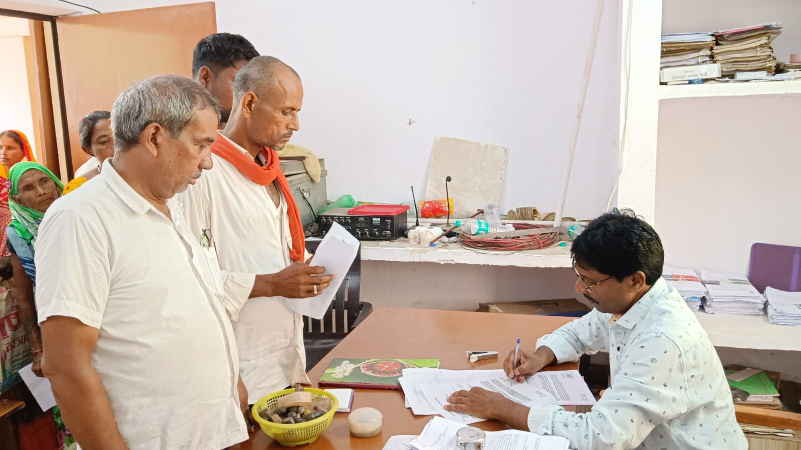भगोड़े बैंकों का पैसा पाना है तो तहसील में नाजिर के पास जमा कराइए फार्म