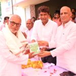 News: गांधी जयंती पर विधायक महेन्द्र पाल सिंह ने चलाया स्वच्छता अभियान, किसानों का सम्मान