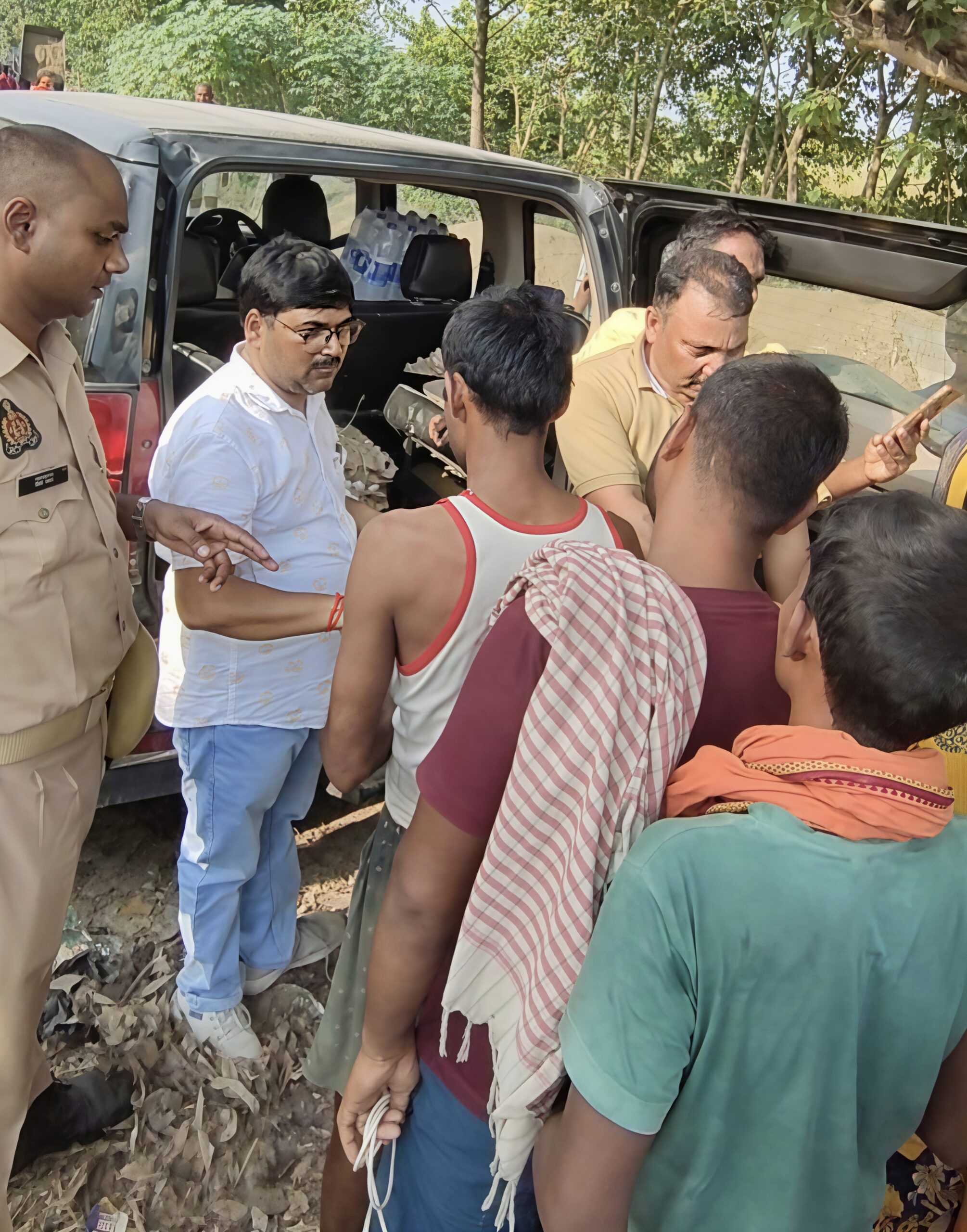 Kushinagar Flood: बाढ़ पीड़ितों की मदद को कुकुट विकास समिति ने बांटे अंडे, अहिरौली दान में पहुंची टीम