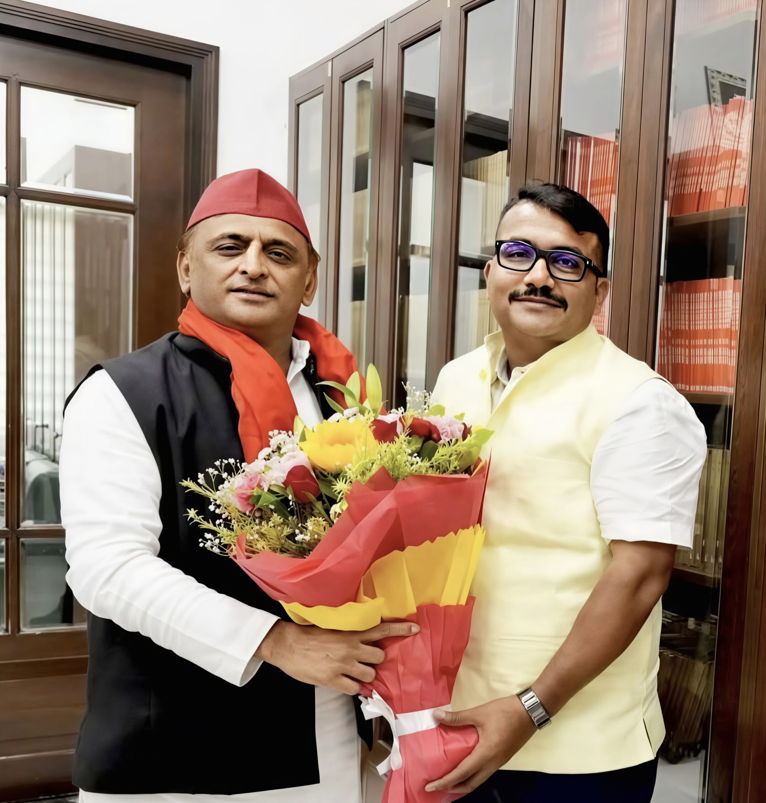 Gorakhpur News: बेतियाहाता के पार्षद विश्वजीत त्रिपाठी सोनू ने फेसबुक पर साझा की मुलाकात की जानकारी, अखिलेश यादव को मुख्यमंत्री बनाने की जताई इच्छा