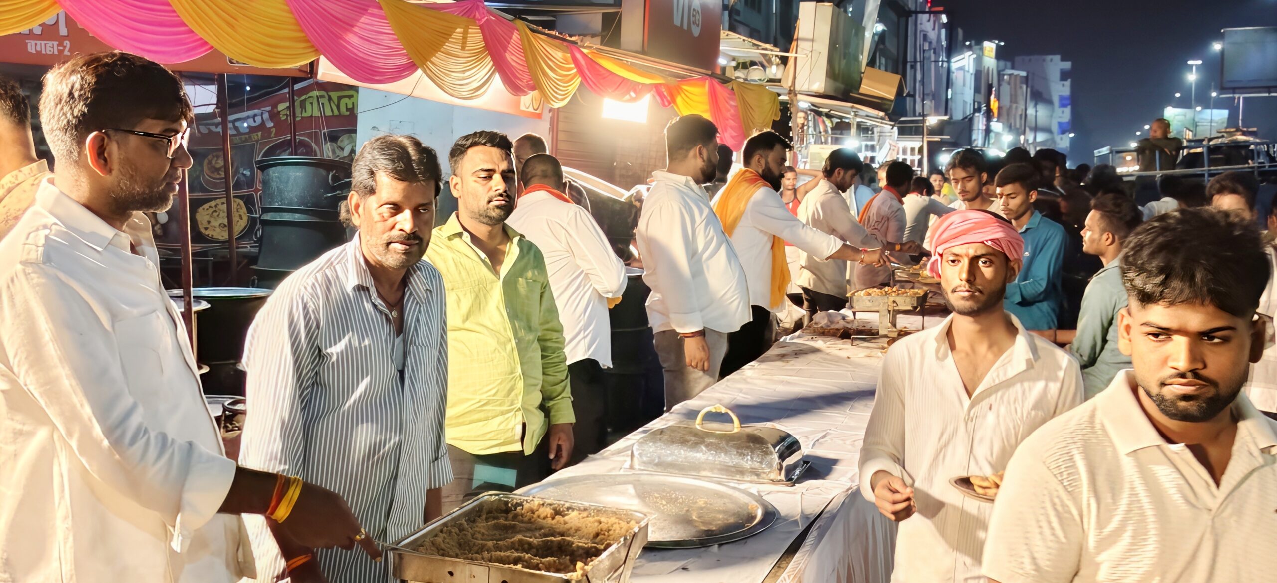 Gorakhpur में महानवमी पर उमड़ी श्रद्धालुओं की भीड़, कहीं भंडारा तो कहीं लगा मेला
