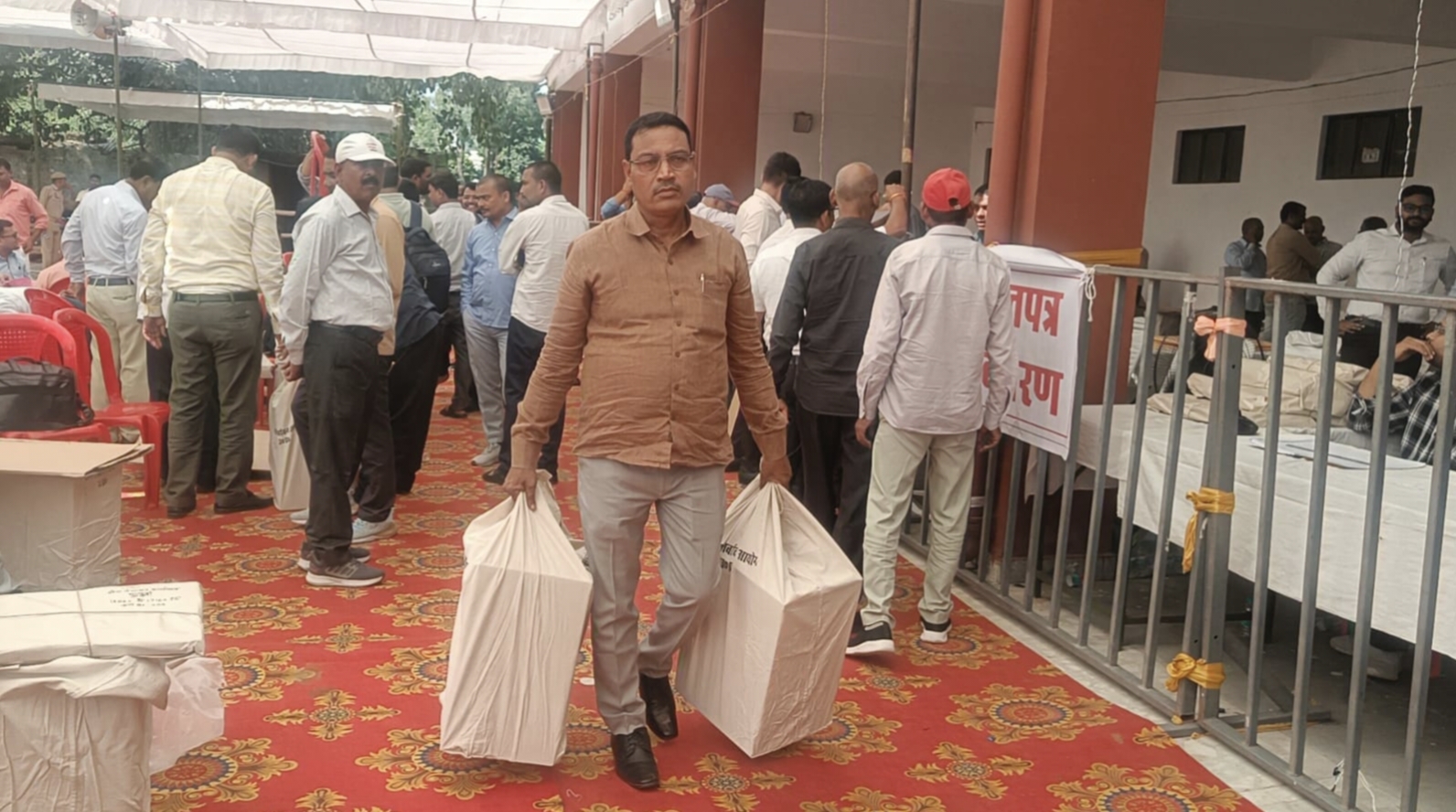 शिक्षक एमएलसी चुनाव कल, गोरखपुर में स्कूल बंद; 17 जिलों के 54,303 मतदाता करेंगे मतदान
