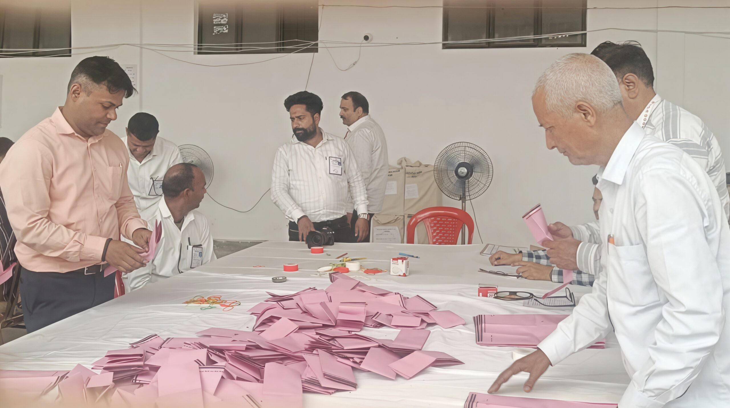 शिक्षक एमएलसी चुनाव: पहले चक्र में भाजपा के ध्रुव त्रिपाठी 110 मतों से आगे