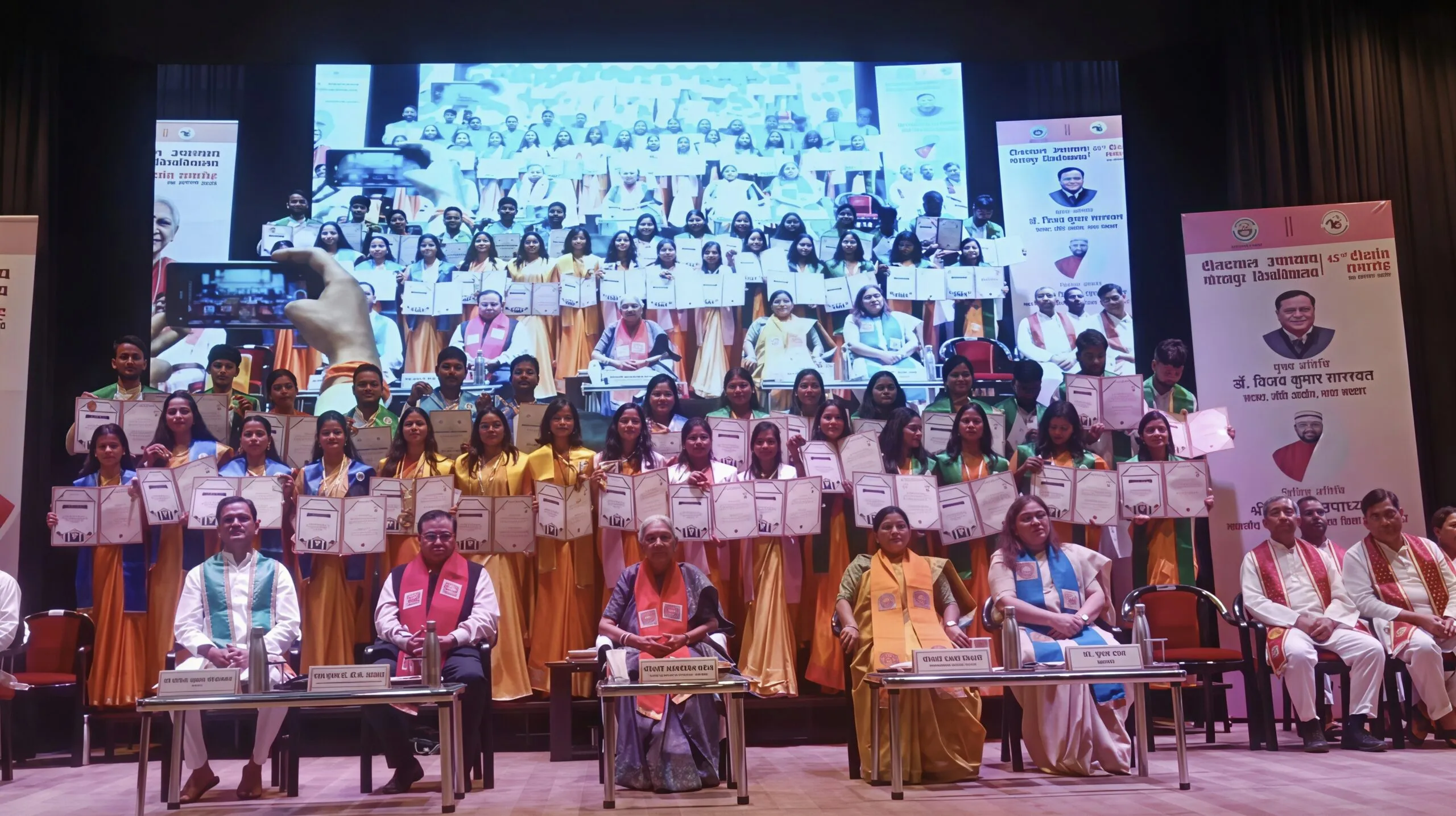 दीक्षांत समारोह में राज्यपाल का संदेश: बेटियों की सफलता पर गर्व, छात्रों के प्रदर्शन पर आत्ममंथन जरूरी; नशामुक्त परिसर और गुणवत्तापूर्ण शिक्षा पर दिया जोर
