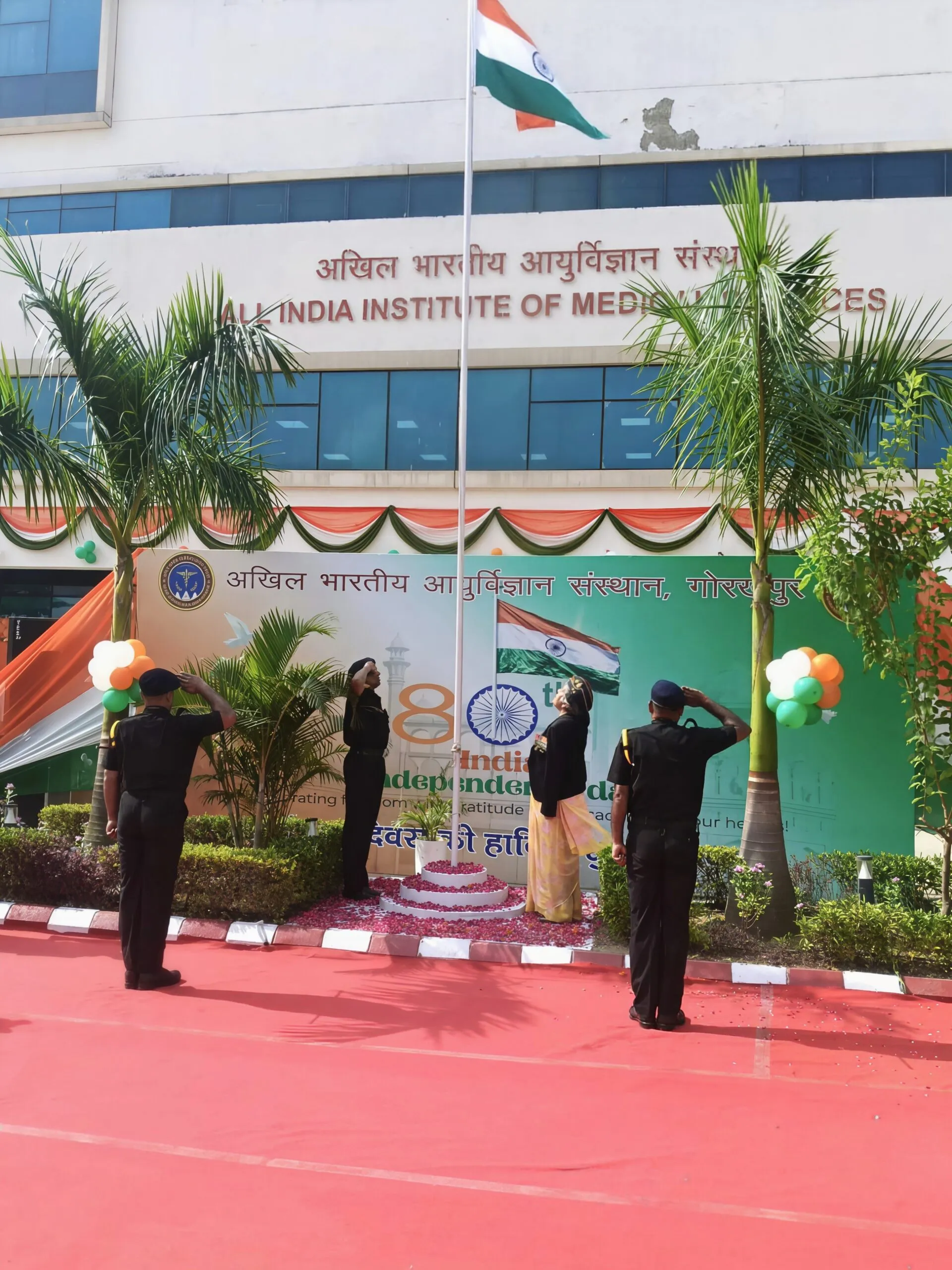 एम्स गोरखपुर में राष्ट्रभक्ति के रंग में मना स्वतंत्रता दिवस, उत्कृष्ट कार्य करने वालों का हुआ सम्मान