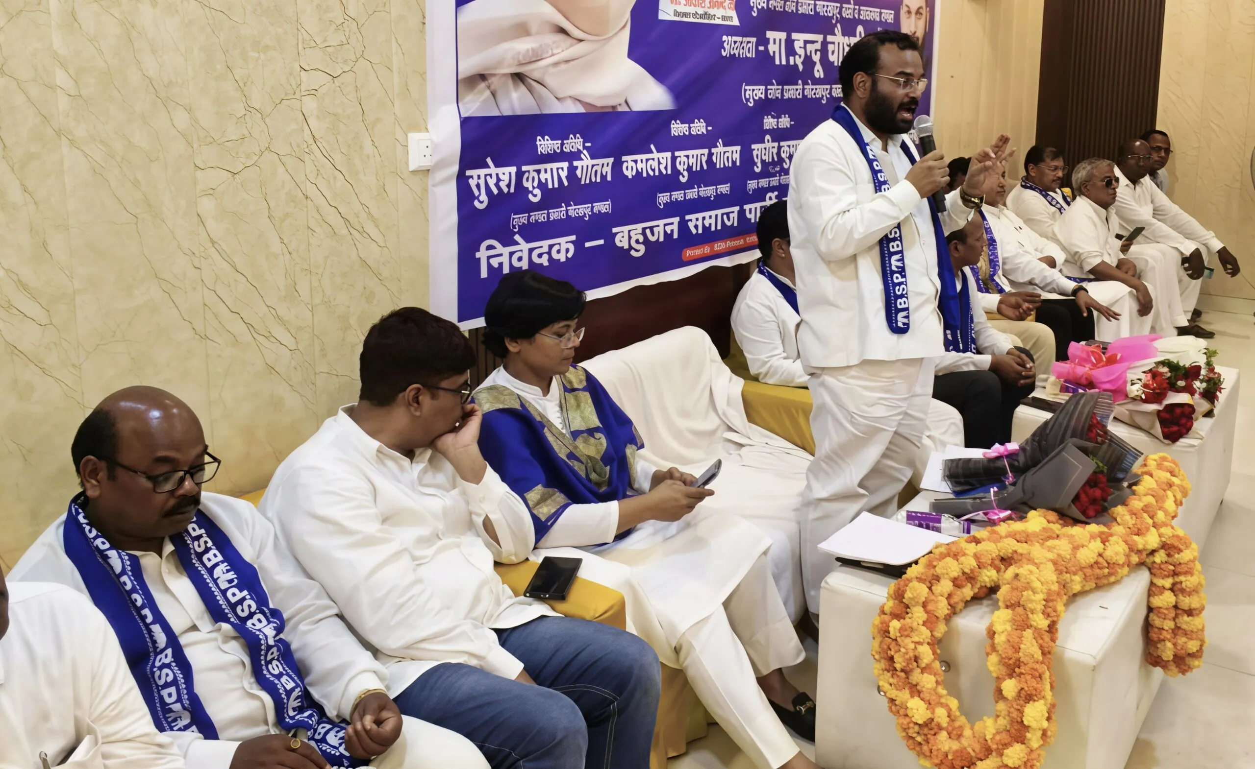 बसपा की मंडल स्तरीय समीक्षा बैठक में भाजपा पर बरसे मदन राम, 2027 में सरकार बनाने का किया आह्वान