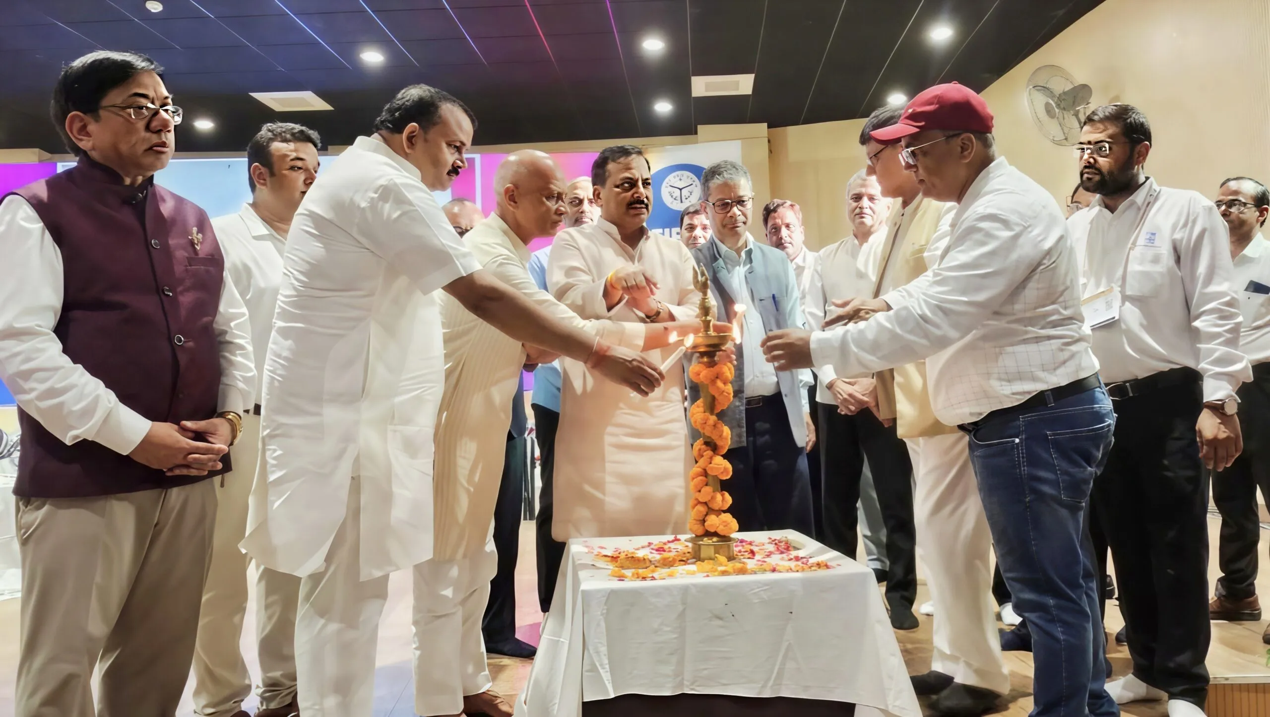 पोल्ट्री उद्योग से मजबूत होगी ग्रामीण अर्थव्यवस्था, 100 करोड़ के निवेश का एमओयू